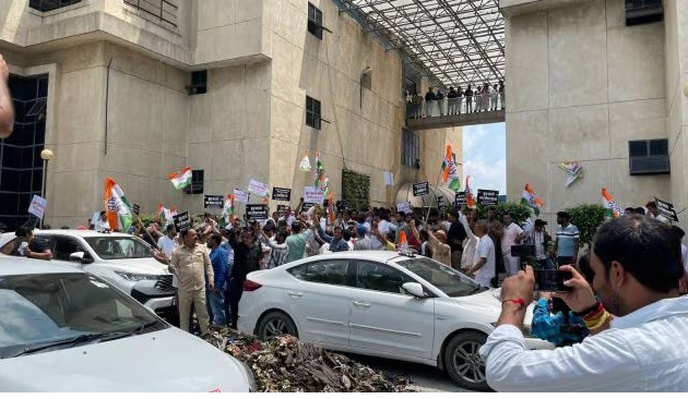 “Congress leaders protest by dumping garbage outside Gurgaon civic body headquarters over sanitation issues”